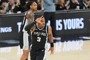 凯尔登谈托哈伤情：他为球队做出了巨大贡献 他会尽快复出